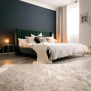 new-deluxe-studio-apartment-in-quiet-back-house.dresdenhotels.net/